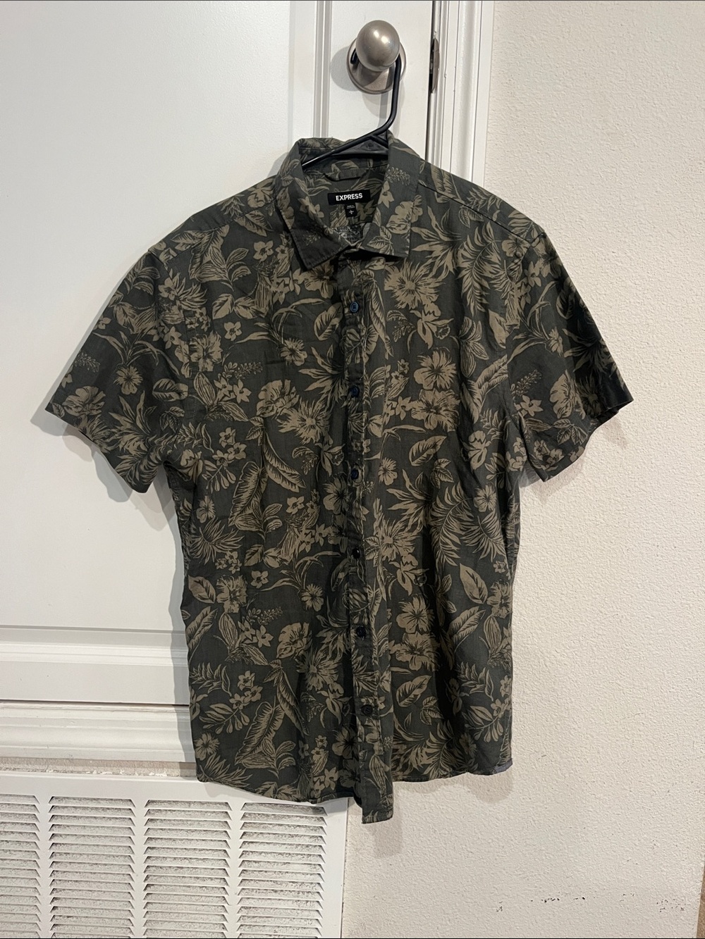 Express Olive Green Short Sleeve Floral Button-Down Shirt